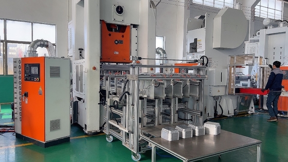 kupować 12000 SZT./godz. Pneumatyczna maszyna do produkcji aluminiowych pojemników na żywność typu H, sterowanie PLC online manufacture