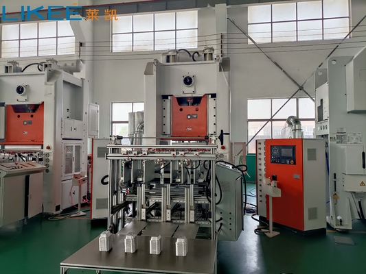 kupować Praktyczna zmiana formy 12000 sztuk / godzinę Aluminium Foil Food Container Making Machine online manufacture