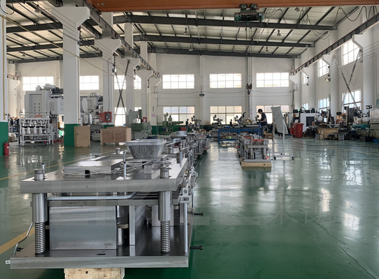 kupować Forma do wytłaczania owalnych pojemników z folii aluminiowej, popularna na Bliskim Wschodzie, srebrna online manufacture