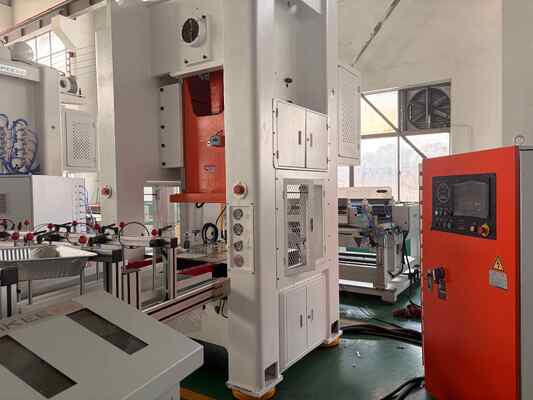 kupować Maszyna do produkcji pojemników z folii aluminiowej OEM Recykling żywności Złota taca z paskami online manufacture