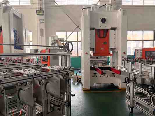 kupować Maszyna do produkcji pojemników z folii aluminiowej, nadających się do recyklingu, o gładkich ściankach, prostokątnych opakowań metalowych online manufacture