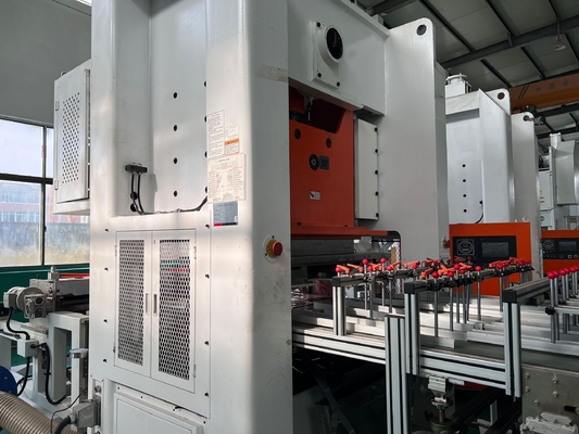 1~5 Gniazd Maszyna do produkcji pojemników z folii aluminiowej 12000 szt./godz. Niestandardowy projekt formy