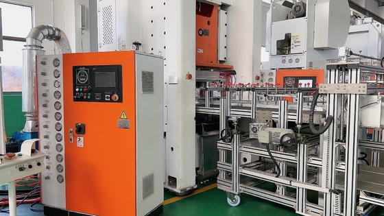 ISO 36-70 Uderzenia / min Mitsubishi PLC regulowany elektryczny podnośnik maszyna do tworzenia aluminiowej folii LK-T80