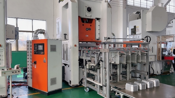 Czterogniazdowa maszyna do produkcji pojemników z folii aluminiowej, zużycie energii typu H, łatwa obsługa
