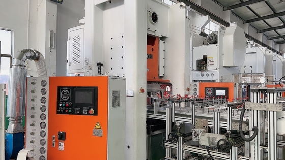 Maszyna do produkcji aluminiowych pojemników na żywność, 35-68 uderzeń na minutę prędkości roboczej