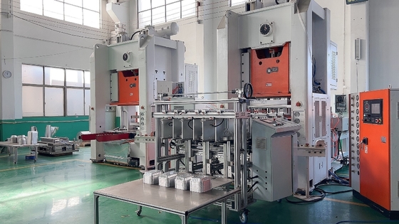Automatyczny producent pojemników foliowych Siemens Motors PLC Control z pojemnością 4 otworów