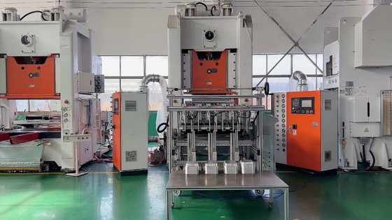 1 - 5 Gniazd Maszyna do Pojemników z Folii Aluminiowej Sterowana Systemem PLC