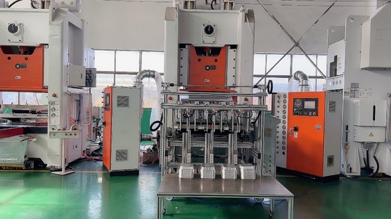 65 razy/min Sprytne automatyczne maszyny do produkcji pojemników z folii aluminiowej Shanghai LIKEE Brand