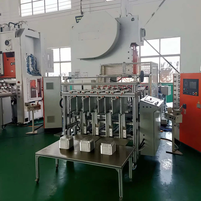 Maszyna do produkcji tacek z folii aluminiowej H Frame 19,8 kW z białym i pomarańczowym korpusem