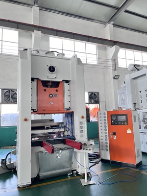 LK-T80 Pojemnik do żywności Aluminiumowa folia Perforacja Automatyczna Mitsubishi PLC Maszyna do produkcji