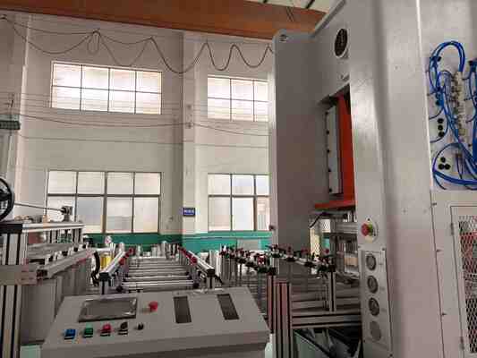 LK-T80 Maszyna do produkcji pojemników z folii aluminiowej na wynos, wielokomorowych, jednorazowych