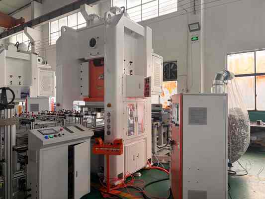 Maszyna do tworzenia folii aluminiowej LK-T80 z ekranem dotykowym Mitsubishi PLC 80ton Press i 4-głotną formą